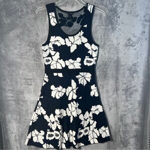 Ann Taylor Navy and White Floral Knit Top